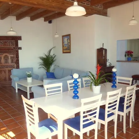 Villa Sleeps 10 Pool Air Con Wifi