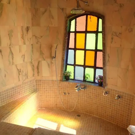 Sleeps 10 Pool Air Con Wifi Вилла Льорет-де-Мар
